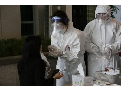 [포토]함동총회 목장기도회 코로나 즉석 진단 킷트 통해 검사 후 출입